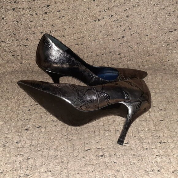 SACHA LONDON-Pewter/Silver Metallic Leather Stilettos-Floral Embossed-Sz 8-NWOB - Picture 5 of 9